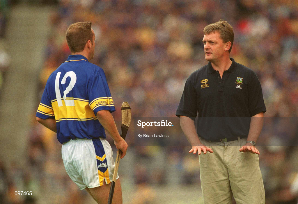 18 August 2002; Tipperary manager Nicky English speaks to Brian O'Meara during the Guinness All-Ireland Senior Hurling Championship Semi-Final match between Kilkenny and Tipperary at Croke Park in Dublin. Photo by Brian Lawless/Sportsfile
