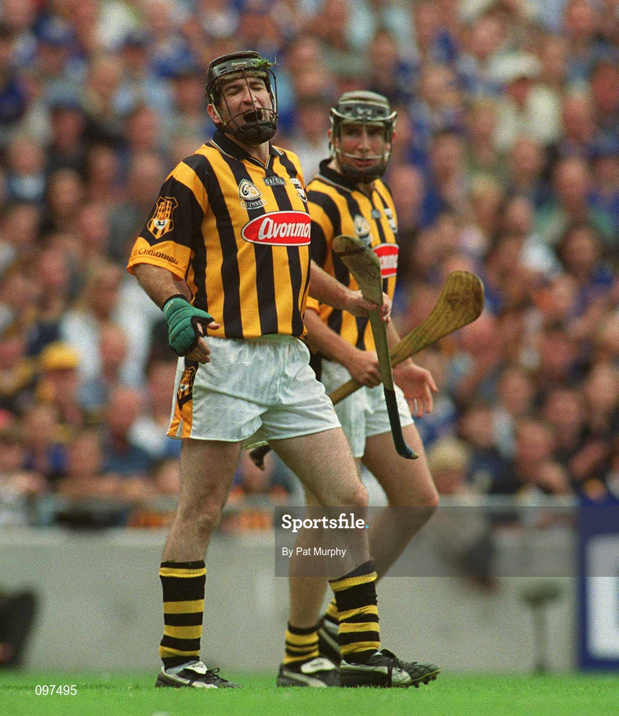 18 August 2002; DJ Carey of Kilkenny grimaces with pain having injured his back during the Guinness All-Ireland Senior Hurling Championship Semi-Final match between Kilkenny and Tipperary at Croke Park in Dublin. Photo by Pat Murphy/Sportsfile