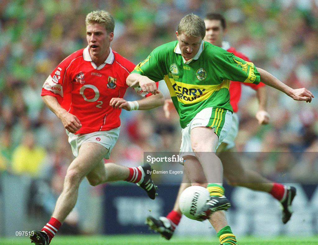 25 August 2002; Mike Francis Russell of Kerry shoots to score his side's first goal during the Bank of Ireland All-Ireland Senior Football Championship Semi-Final match between Kerry and Cork at Croke Park in Dublin. Photo by Damien Eagers/Sportsfile