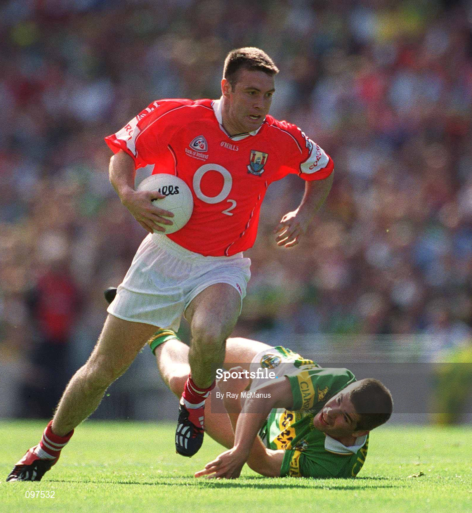 25 August 2002; Joe Kavanagh of Cork races clear of Liam Hassett of Kerry during the Bank of Ireland All-Ireland Senior Football Championship Semi-Final match between Kerry and Cork at Croke Park in Dublin. Photo by Ray McManus/Sportsfile