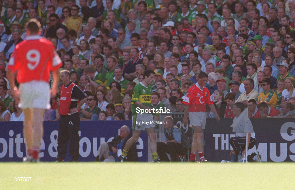 25 August 2002; Fionan Murray of Cork and Tom O'Sullivan of Kerry walk off after being sent off during the Bank of Ireland All-Ireland Senior Football Championship Semi-Final match between Kerry and Cork at Croke Park in Dublin. Photo by Ray McManus/Sportsfile