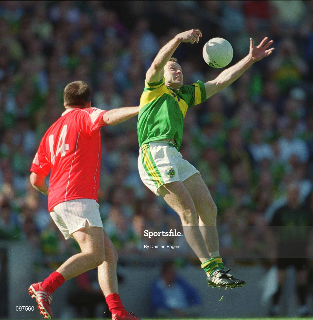 25 August 2002; Séamus Moynihan of Kerry in action against Colin Corkery of Cork during the Bank of Ireland All-Ireland Senior Football Championship Semi-Final match between Kerry and Cork at Croke Park in Dublin. Photo by Damien Eagers/Sportsfile