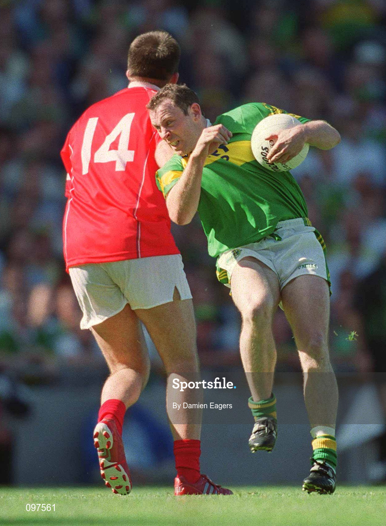 25 August 2002; Séamus Moynihan of Kerry in action against Colin Corkery of Cork during the Bank of Ireland All-Ireland Senior Football Championship Semi-Final match between Kerry and Cork at Croke Park in Dublin. Photo by Damien Eagers/Sportsfile