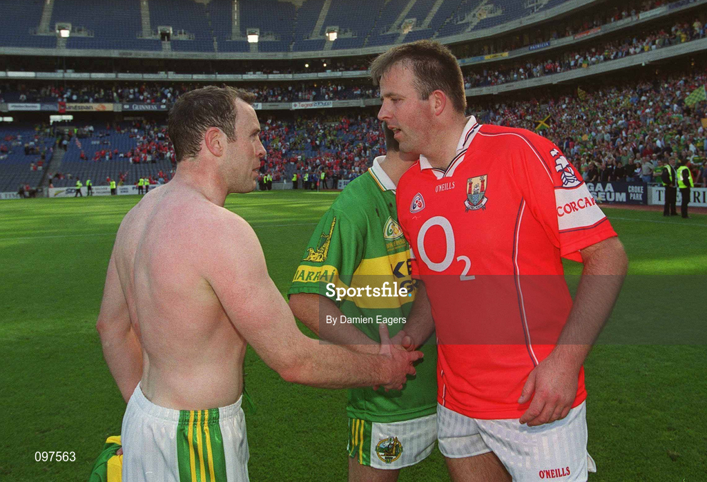 25 August 2002; Cork captain Colin Corkery shakes hands with his Séamus Moynihan of Kerry after the Bank of Ireland All-Ireland Senior Football Championship Semi-Final match between Kerry and Cork at Croke Park in Dublin. Photo by Damien Eagers/Sportsfile