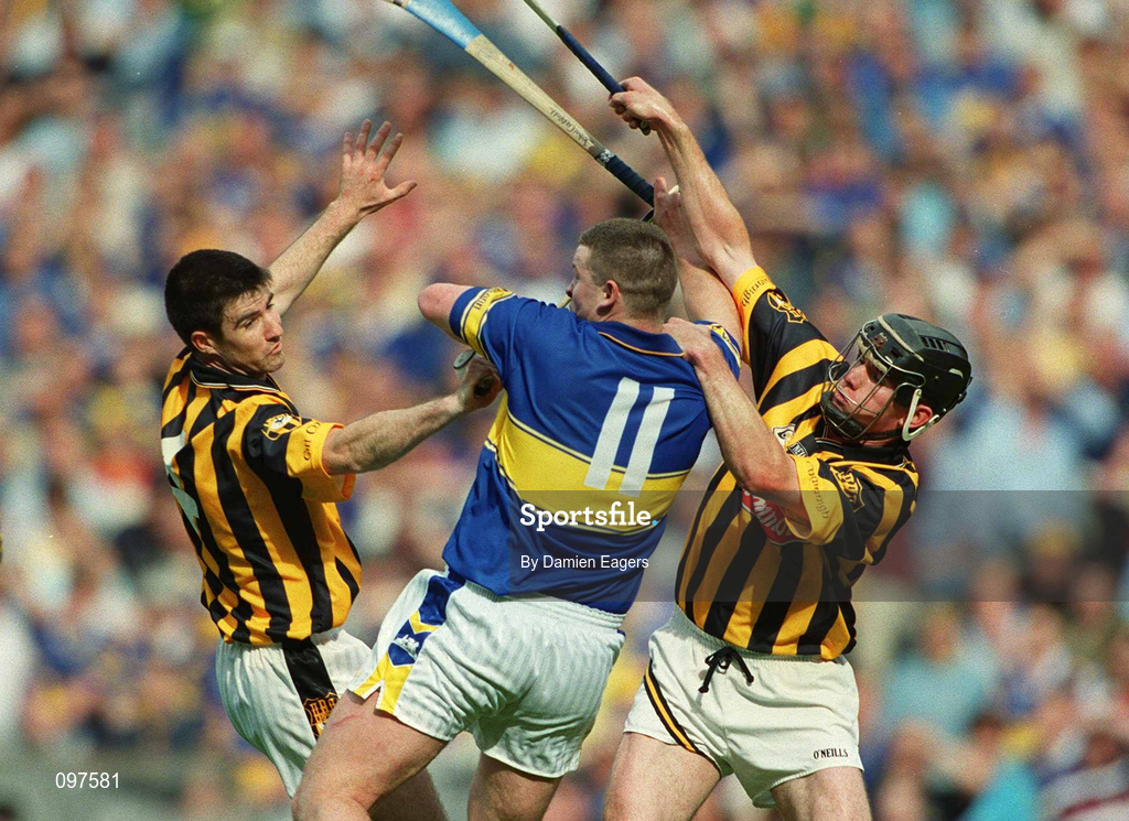 18 August 2002; John Carroll of Tipperary in action against Philip Larkin, left, and Noel Hickey of Kilkenny during the Guinness All-Ireland Senior Hurling Championship Semi-Final match between Kilkenny and Tipperary at Croke Park in Dublin. Photo by Damien Eagers/Sportsfile