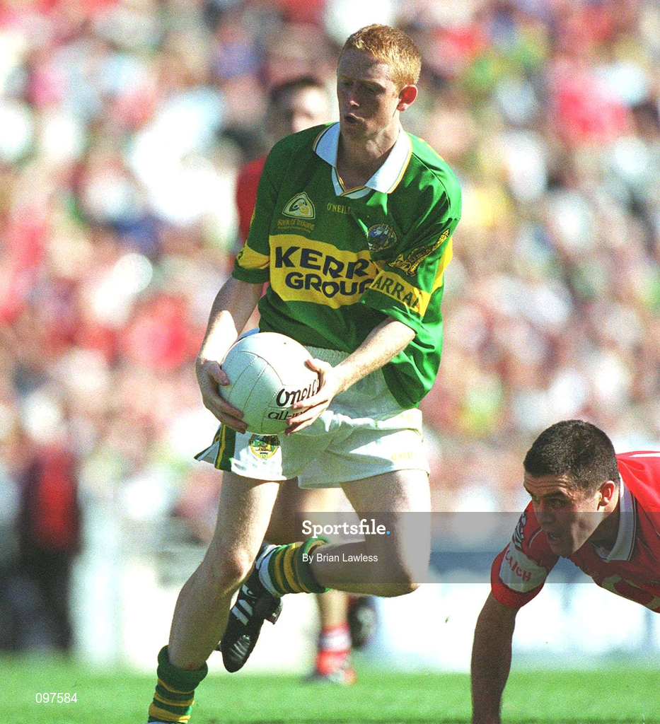 25 August 2002; Colm Cooper of Kerry during the Bank of Ireland All-Ireland Senior Football Championship Semi-Final match between Kerry and Cork at Croke Park in Dublin. Photo by Brian Lawless/Sportsfile