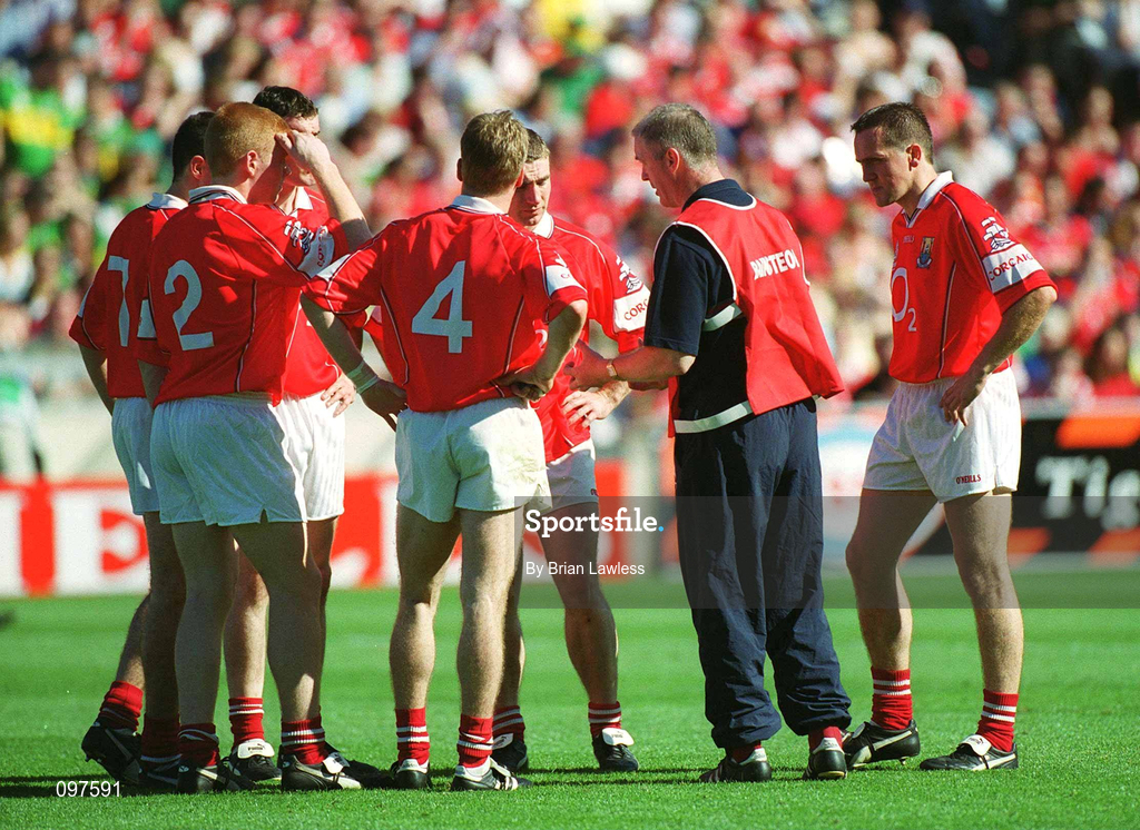 25 August 2002; Cork manager Larry Tompkins speaks to his defence during half-time in the Bank of Ireland All-Ireland Senior Football Championship Semi-Final match between Kerry and Cork at Croke Park in Dublin. Photo by Brian Lawless/Sportsfile