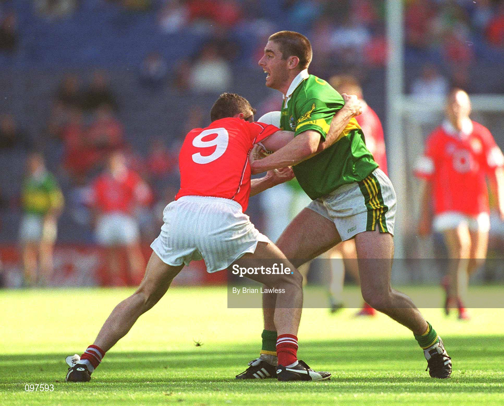 25 August 2002; Darragh Ó Sé of Kerry in action against Graham Canty of Cork during the Bank of Ireland All-Ireland Senior Football Championship Semi-Final match between Kerry and Cork at Croke Park in Dublin. Photo by Brian Lawless/Sportsfile