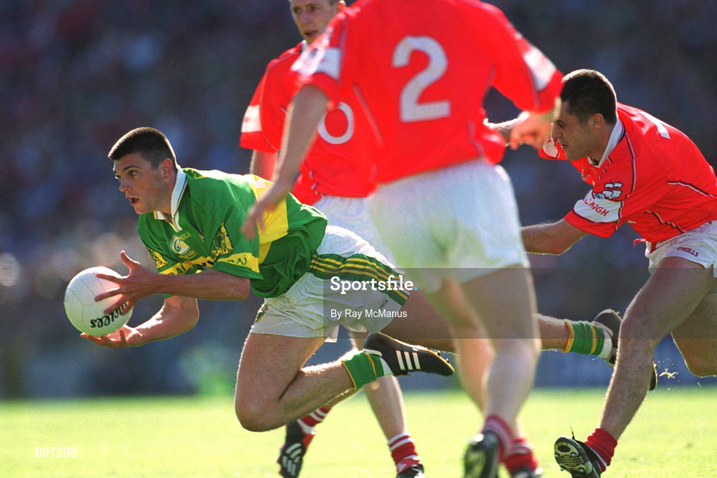 25 August 2002; Aodán Mac Gearailt of Kerry in action against Martin Cronin of Cork during the Bank of Ireland All-Ireland Senior Football Championship Semi-Final match between Kerry and Cork at Croke Park in Dublin. Photo by Ray McManus/Sportsfile