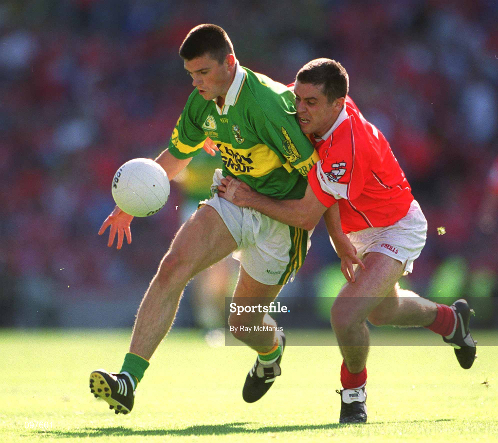 25 August 2002; Aodán Mac Gearailt of Kerry is tackled by Martin Cronin of Cork during the Bank of Ireland All-Ireland Senior Football Championship Semi-Final match between Kerry and Cork at Croke Park in Dublin. Photo by Ray McManus/Sportsfile