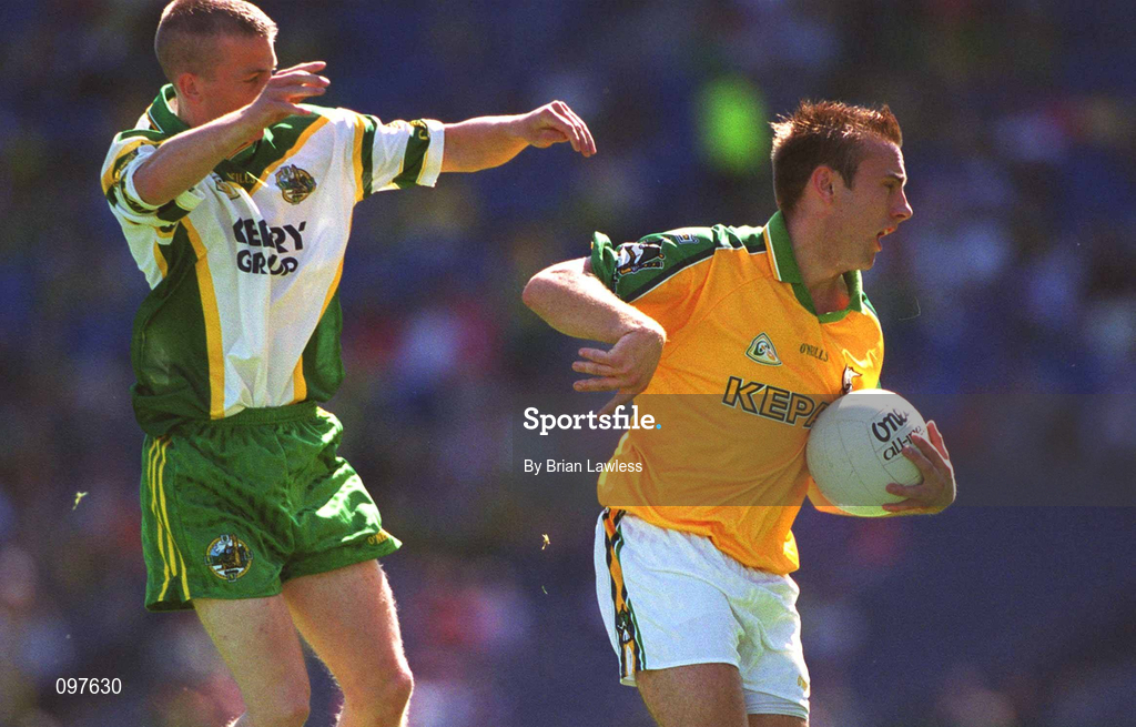 25 August 2002; Sean Stephens of Meath in action against Martin Breen of Kerry during the All-Ireland Minor Football Championship Semi-Final match between Meath and Kerry at Croke Park in Dublin. Photo by Brian Lawless/Sportsfile