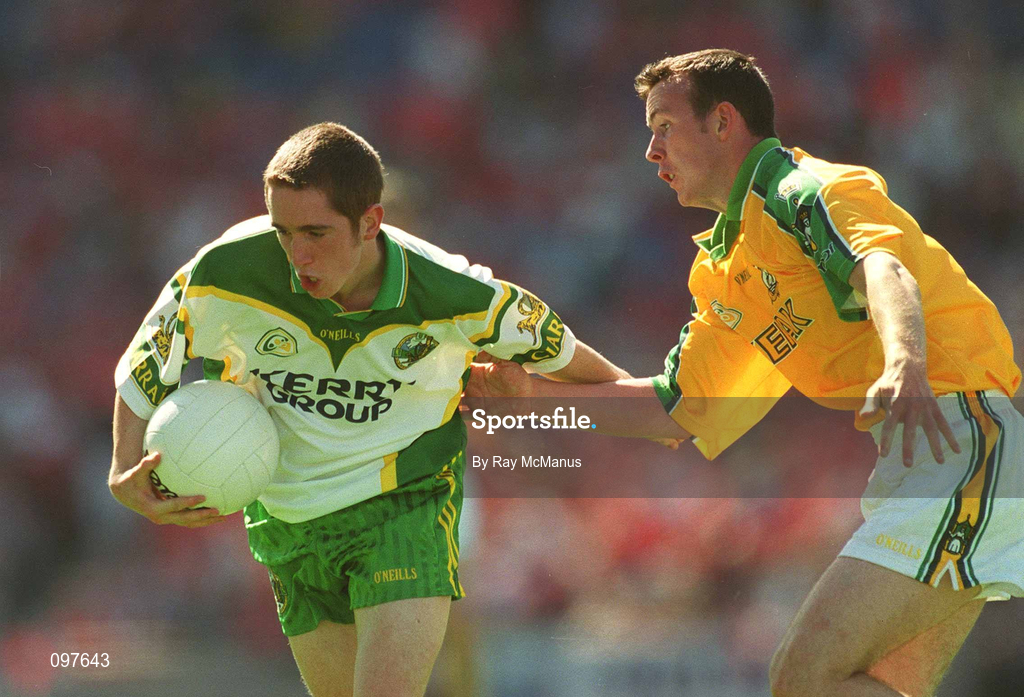 25 August 2002; Michael Riordan of Kerry in action against Eoin Dunne of Meath during the All-Ireland Minor Football Championship Semi-Final match between Meath and Kerry at Croke Park in Dublin. Photo by Ray McManus/Sportsfile