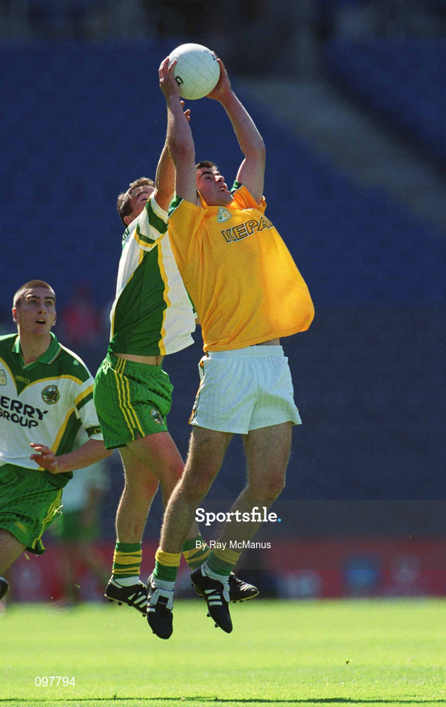 25 August 2002; Paul Murray of Meath in action against Padraig Sheehan of Kerry during the All-Ireland Minor Football Championship Semi-Final match between Meath and Kerry at Croke Park in Dublin. Photo by Ray McManus/Sportsfile