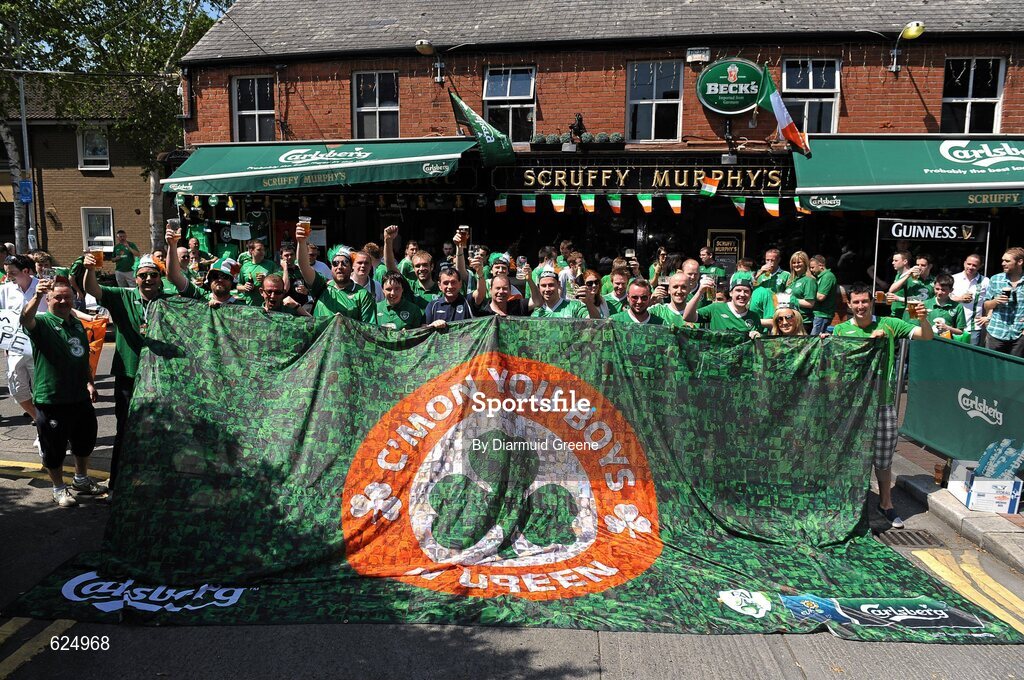26 May 2012; Ireland supporters outside Scruffy Murphy's Pub ahead of the game. Senior International Friendly, Republic of Ireland v Bosnia & Herzegovina, Aviva Stadium, Lansdowne Road, Dublin. Picture credit: Diarmuid Greene / SPORTSFILE