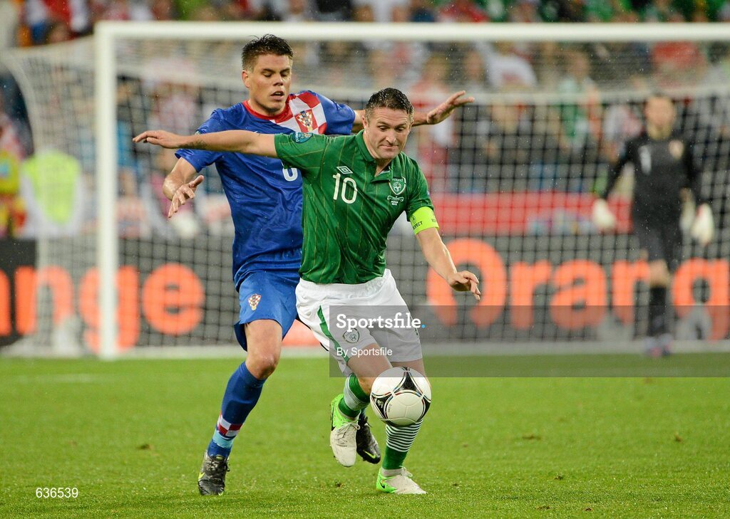 10 June 2012; Robbie Keane, Republic of Ireland, in action against Ognjen Vukojevic, Croatia. EURO2012, Group C, Republic of Ireland v Croatia, Municipal Stadium Poznan, Poznan, Poland. Photo by Sportsfile