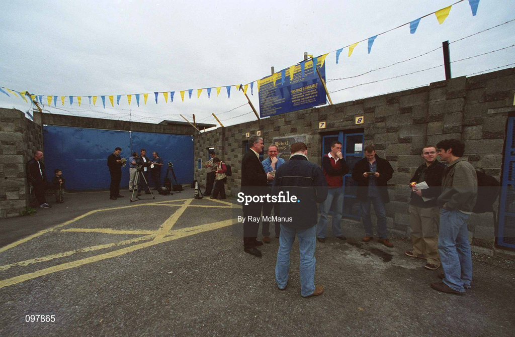 29 August 2002; Members of the Press, Radio and Television wait, outside the gates of Cusack Park, before being admitted to see the last 10 minutes of a training session for a Clare hurling press night prior to their All-Ireland Hurling Final against Kilkenny. Photo by Ray McManus/Sportsfile