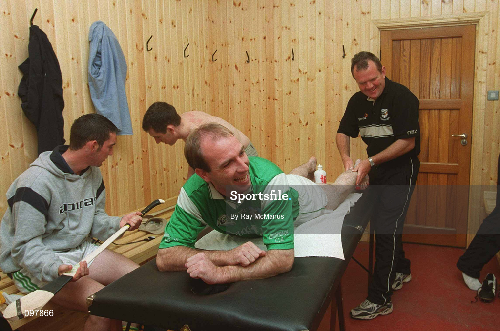30 August 2002; DJ Carey receives some light treatment from physiotherapist Joe Malone during a Kilkenny hurling press night prior to their All-Ireland Hurling Final against Clare. Photo by Ray McManus/Sportsfile
