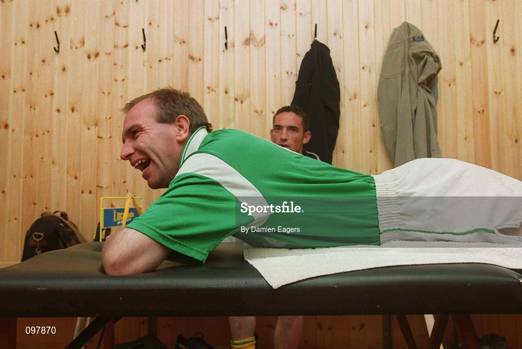 30 August 2002; DJ Carey receives some light treatment from physiotherapist Joe Malone during a Kilkenny hurling press night prior to their All-Ireland Hurling Final against Clare. Photo by Damien Eagers/Sportsfile