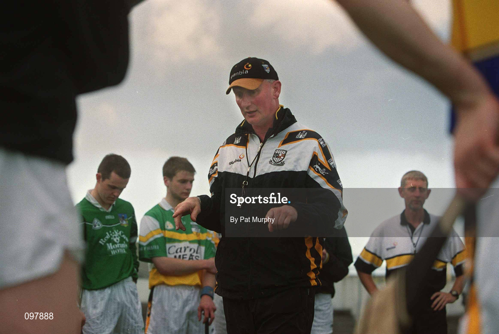 30 August 2002; Manager Brian Cody speaks to his team during a Kilkenny hurling press night prior to their All-Ireland Hurling Final against Clare. Photo by Pat Murphy/Sportsfile