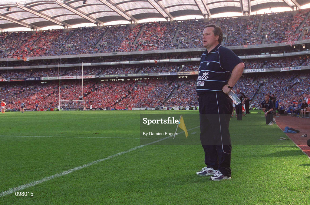1 September 2002; Dublin manager Tommy Lyons watches Ray Cosgrove take a last minute free during the Bank of Ireland All-Ireland Senior Football Championship Semi-Final match between Armagh and Dublin at Croke Park in Dublin. Photo by Damien Eagers/Sportsfile