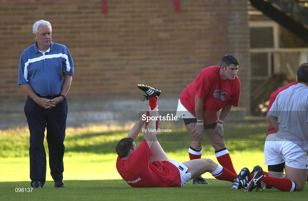 31 August 2002; Munster coach Alan Gaffney prior to the Celtic League Pool A match between Llanelli and Munster at Stradey Park in Llanelli, Wales. Photo by Matt Browne/Sportsfile