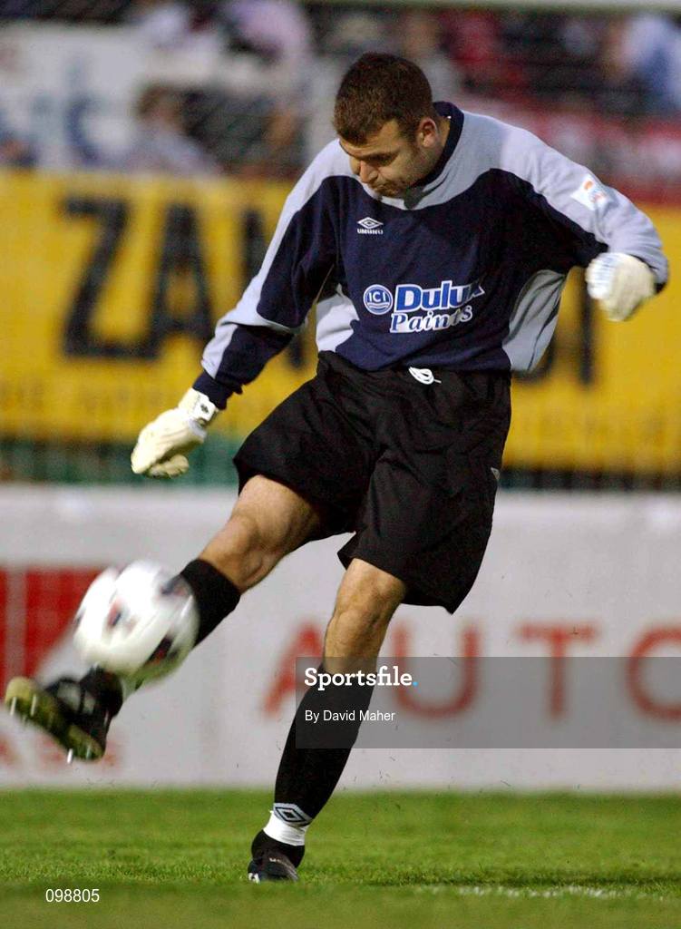 16 August 2002; Shelbourne goalkeeper Chris Bennion during the eircom League Premier Division match between St Patrick's Athletic and Shelbourne at Richmond Park in Dublin. Photo by David Maher/Sportsfile