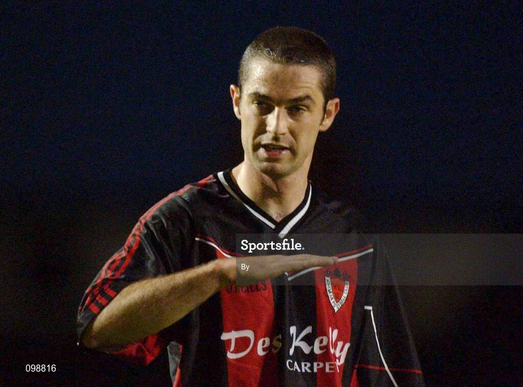 29 August 2002; Paul McNally, Bohemians. Soccer. Picture credit; David Maher / SPORTSFILE *EDI*