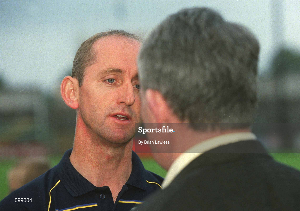 29 August 2002; Manager Cyril Lyons during a Clare hurling press night at Cusack Park in Ennis, Clare, prior to their All-Ireland Hurling Final against Kilkenny. Photo by Brian Lawless/Sportsfile