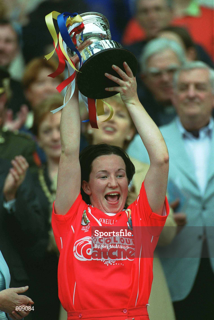 15 September 2002; Cork captain Una O'Donoghue lifts the trophy following the All-Ireland Senior Camogie Championship Final match between Cork and Tipperary at Croke Park in Dublin. Photo by Ray McManus/Sportsfile