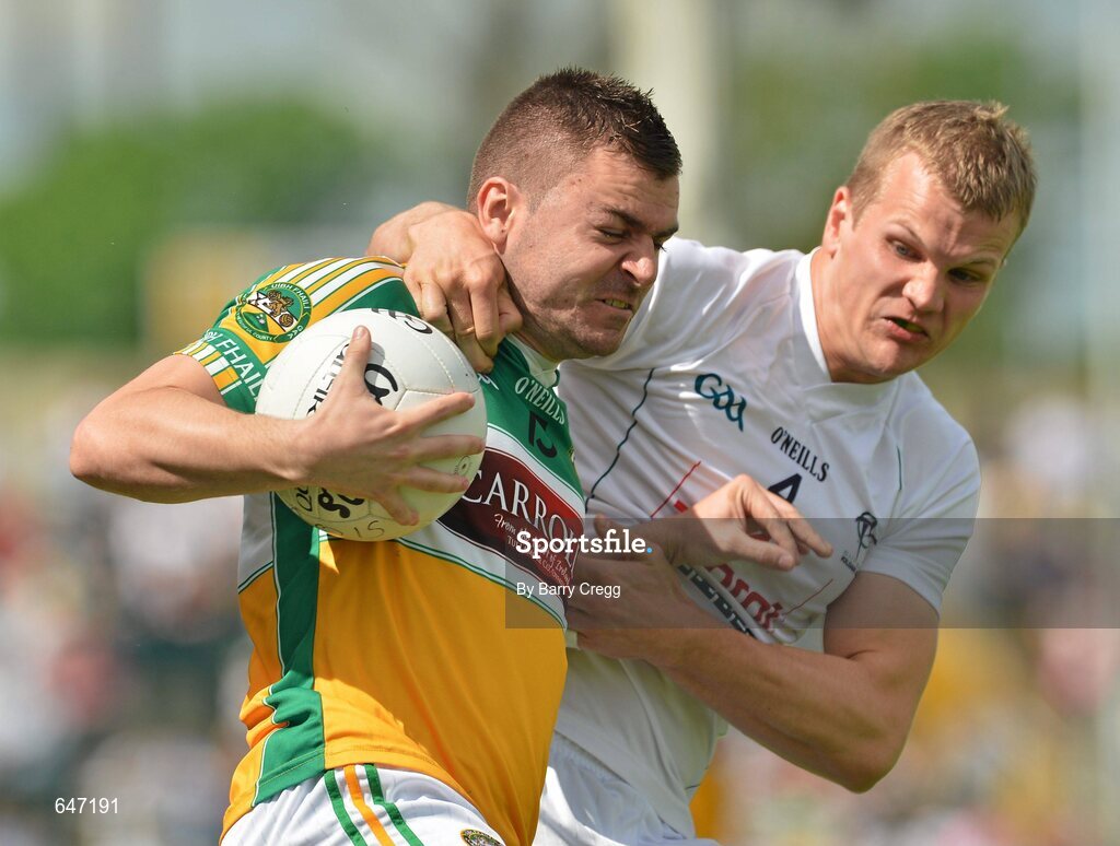 17 June 2012; Ken Casey, Offaly, in action against Peter Kelly, Kildare. Leinster GAA Football Senior Championship Quarter-Final, Offaly v Kildare, O'Moore Park, Portlaoise, Co. Laois. Picture credit: Barry Cregg / SPORTSFILE