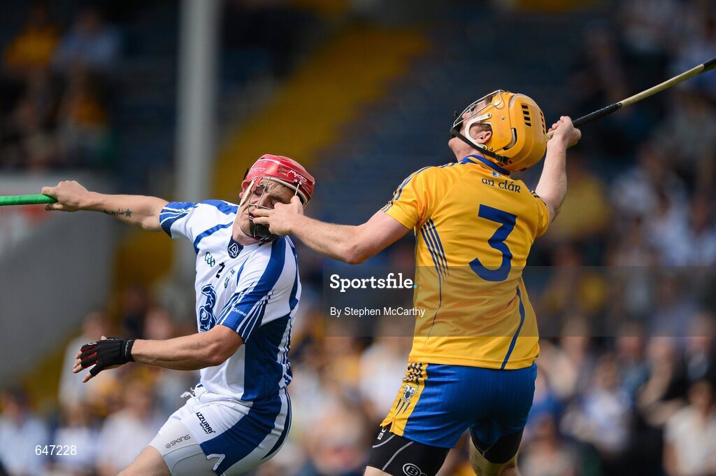 17 June 2012; Cian Dillon, Clare, pulls on the helmet of Eoin Kelly, Waterford, resulting in a Waterford penalty. Munster GAA Hurling Senior Championship Semi-Final, Clare v Waterford, Semple Stadium, Thurles, Co. Tipperary. Picture credit: Stephen McCarthy / SPORTSFILE