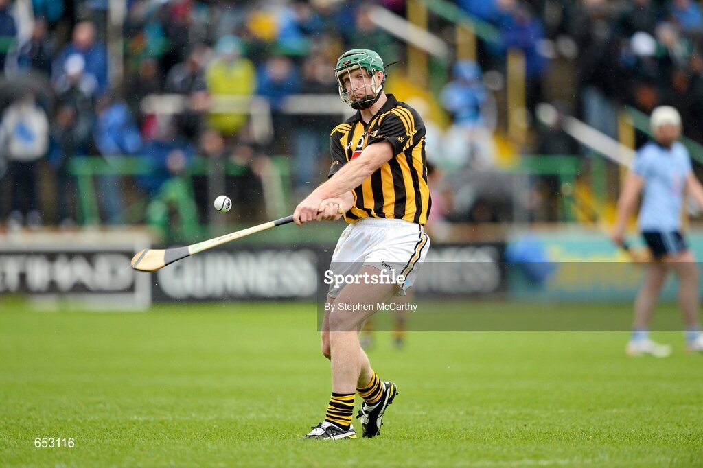 23 June 2012; Henry Shefflin, Kilkenny, scores his 500th championship point, from a free. Leinster GAA Hurling Senior Championship Semi-Final, Dublin v Kilkenny, O'Moore Park, Portlaoise, Co. Laois. Picture credit: Stephen McCarthy / SPORTSFILE