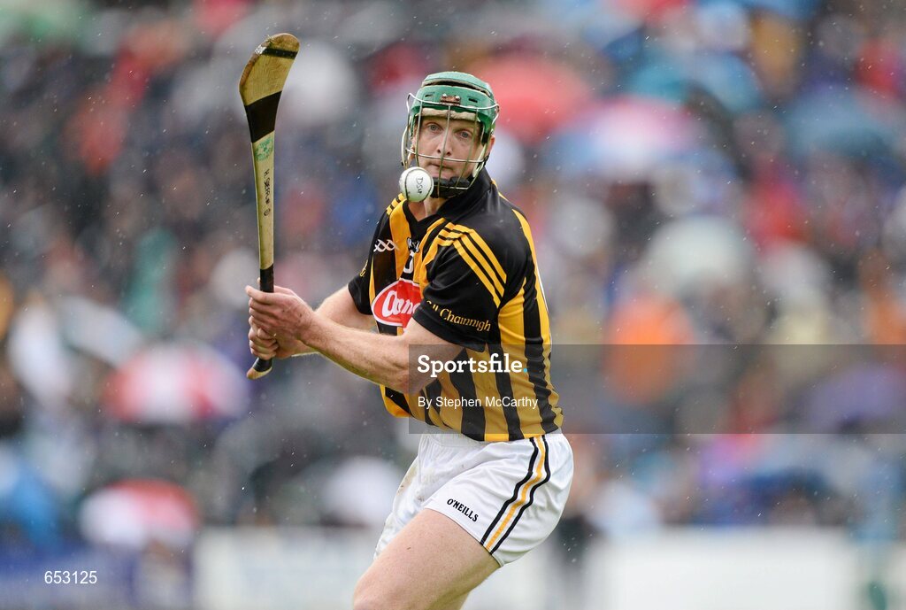 23 June 2012; Henry Shefflin, Kilkenny, scores a point from a free. Leinster GAA Hurling Senior Championship Semi-Final, Dublin v Kilkenny, O'Moore Park, Portlaoise, Co. Laois. Picture credit: Stephen McCarthy / SPORTSFILE