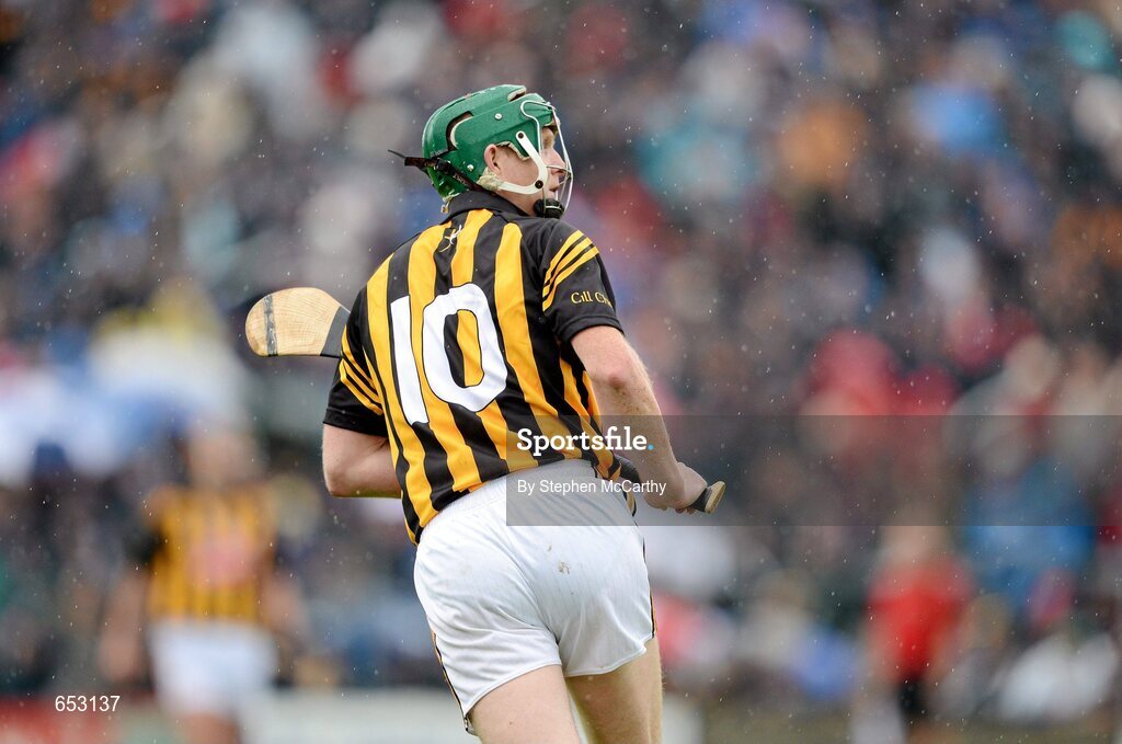 23 June 2012; Henry Shefflin, Kilkenny, watches his free go over the bar. Leinster GAA Hurling Senior Championship Semi-Final, Dublin v Kilkenny, O'Moore Park, Portlaoise, Co. Laois. Picture credit: Stephen McCarthy / SPORTSFILE