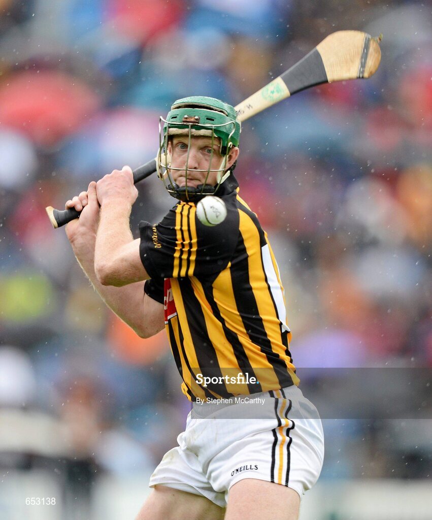 23 June 2012; Henry Shefflin, Kilkenny, scores a point from a free. Leinster GAA Hurling Senior Championship Semi-Final, Dublin v Kilkenny, O'Moore Park, Portlaoise, Co. Laois. Picture credit: Stephen McCarthy / SPORTSFILE