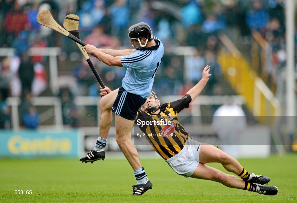 23 June 2012; Danny Sutcliffe, Dublin, in action against Richie Hogan, Kilkenny. Leinster GAA Hurling Senior Championship Semi-Final, Dublin v Kilkenny, O'Moore Park, Portlaoise, Co. Laois. Picture credit: Stephen McCarthy / SPORTSFILE