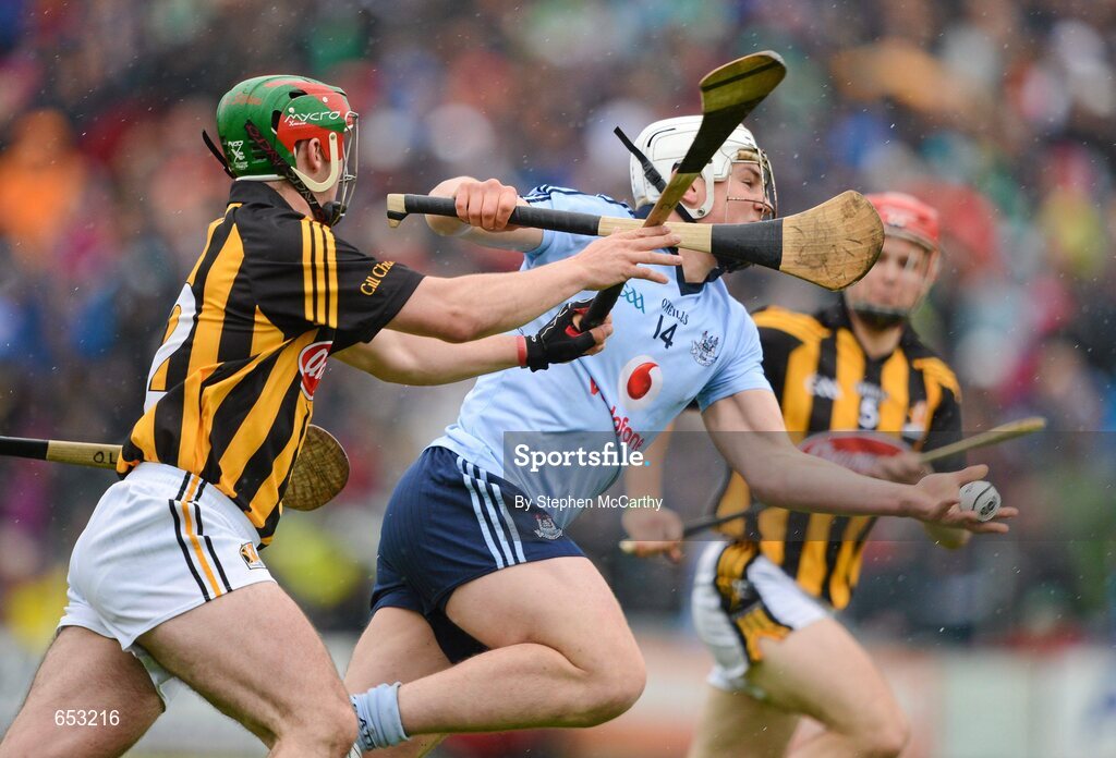 23 June 2012; Liam Rushe, Dublin, in action against Eoin Larkin, Kilkenny. Leinster GAA Hurling Senior Championship Semi-Final, Dublin v Kilkenny, O'Moore Park, Portlaoise, Co. Laois. Picture credit: Stephen McCarthy / SPORTSFILE