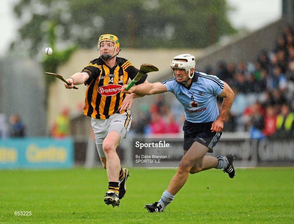 23 June 2012; Richie Power, Kilkenny, in action against Tomás Brady, Dublin. Leinster GAA Hurling Senior Championship Semi-Final, Dublin v Kilkenny, O'Moore Park, Portlaoise, Co. Laois. Picture credit: Dáire Brennan / SPORTSFILE