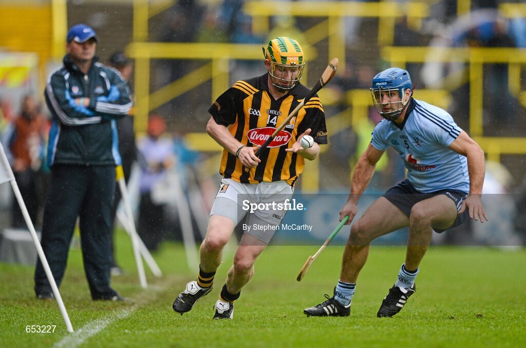 23 June 2012; Richie Power, Kilkenny, in action against Stephen Hiney, Dublin. Leinster GAA Hurling Senior Championship Semi-Final, Dublin v Kilkenny, O'Moore Park, Portlaoise, Co. Laois. Picture credit: Stephen McCarthy / SPORTSFILE