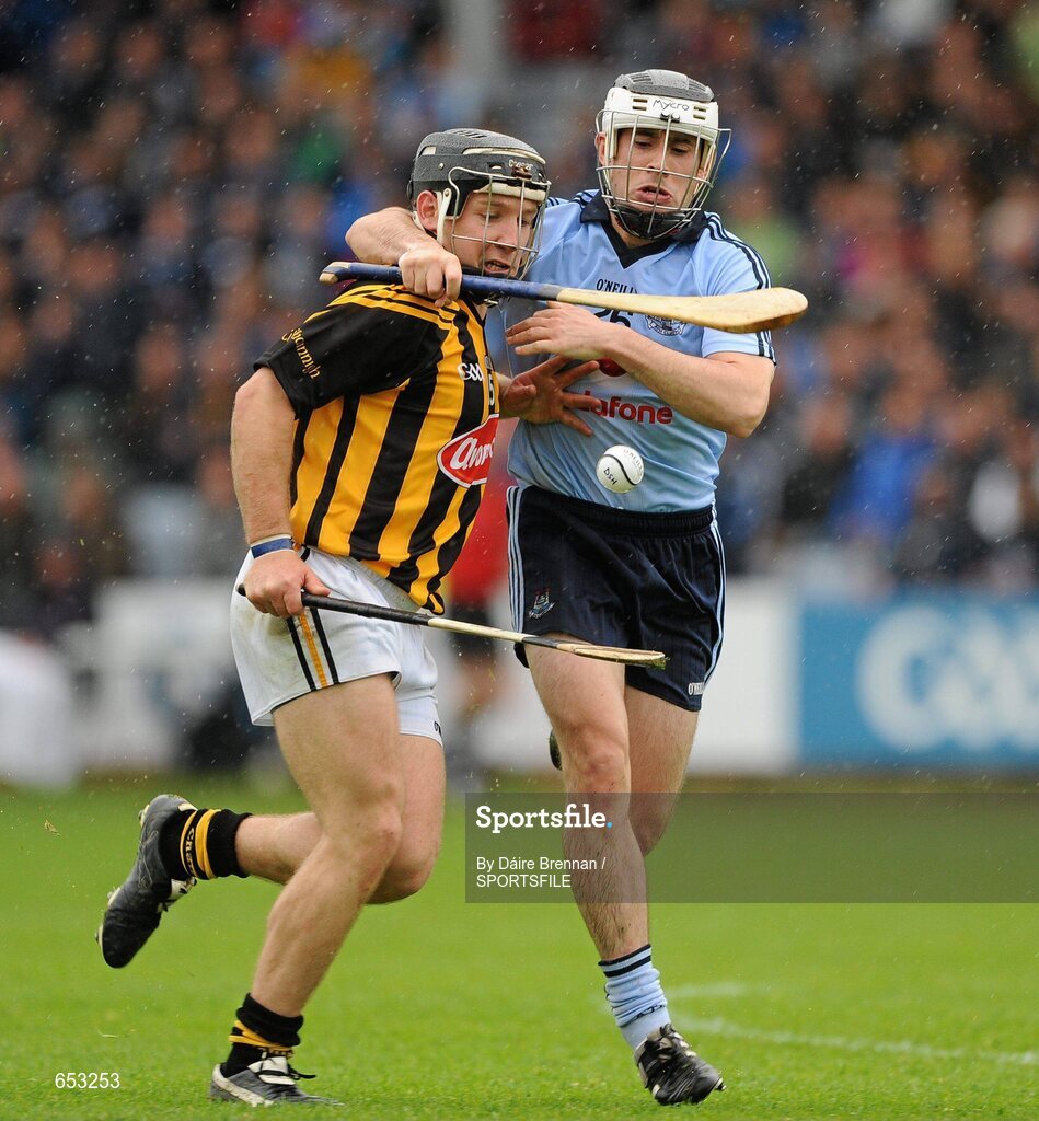 23 June 2012; Richie Hogan, Kilkenny, in action against Rory Trainor, Dublin. Leinster GAA Hurling Senior Championship Semi-Final, Dublin v Kilkenny, O'Moore Park, Portlaoise, Co. Laois. Picture credit: Dáire Brennan / SPORTSFILE