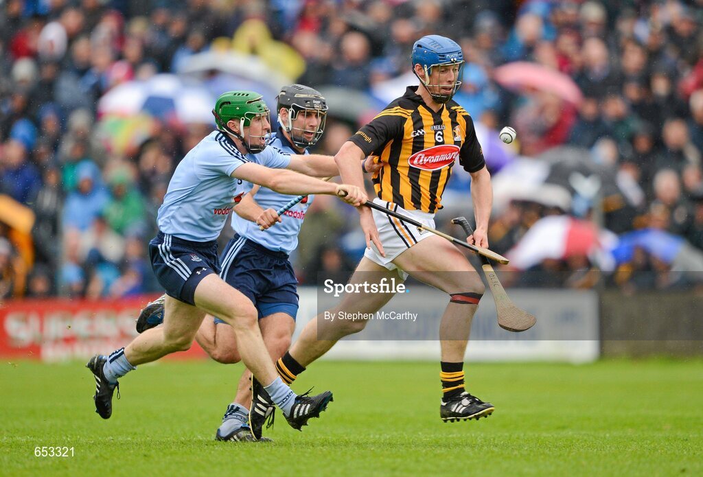 23 June 2012; Brian Hogan, Kilkenny, in action against John McCaffrey, left, and Shane Durkin, Dublin. Leinster GAA Hurling Senior Championship Semi-Final, Dublin v Kilkenny, O'Moore Park, Portlaoise, Co. Laois. Picture credit: Stephen McCarthy / SPORTSFILE