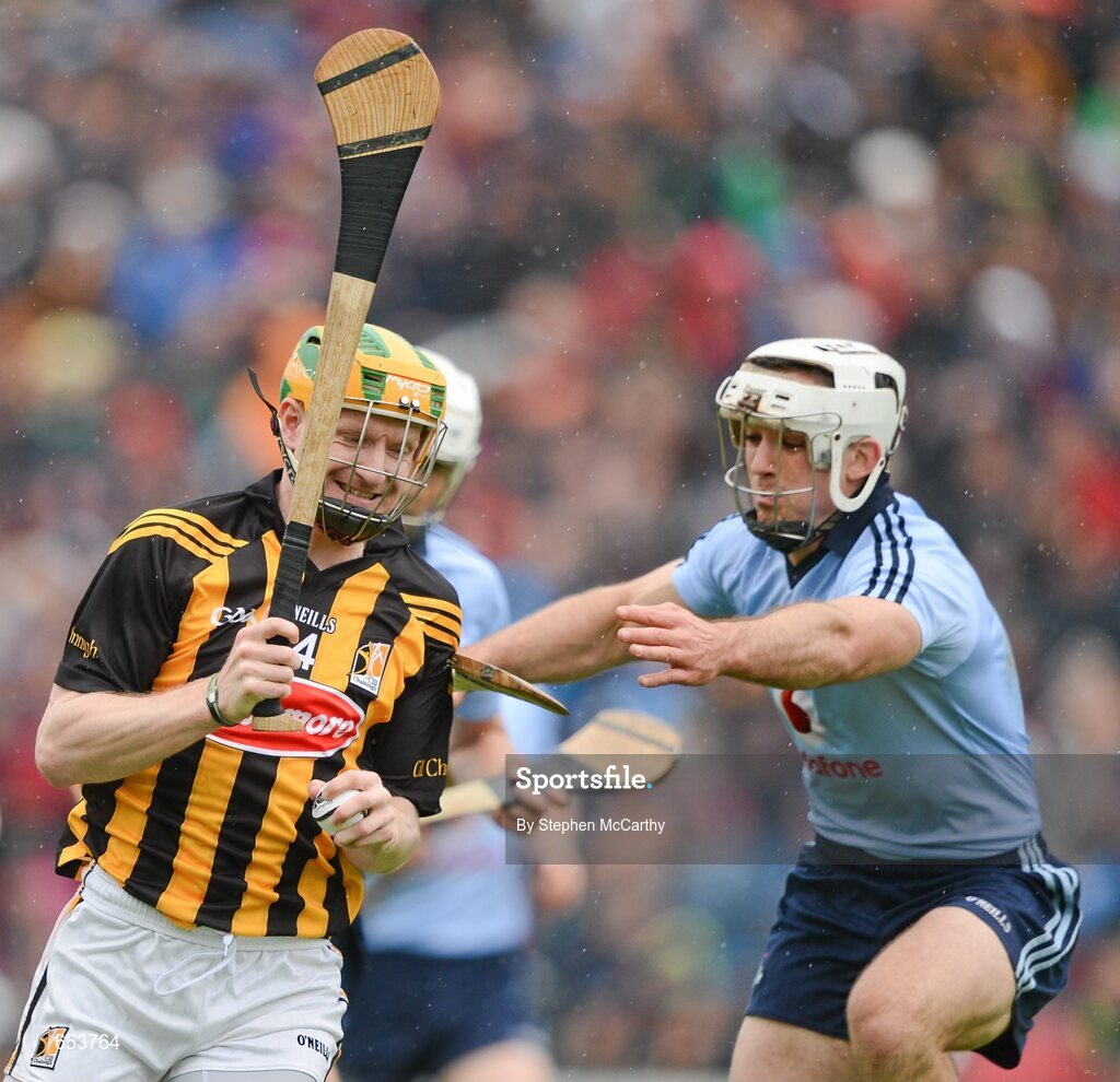 23 June 2012; Richie Power, Kilkenny, in action against Tomás Brady, Dublin. Leinster GAA Hurling Senior Championship Semi-Final, Dublin v Kilkenny, O'Moore Park, Portlaoise, Co. Laois. Picture credit: Stephen McCarthy / SPORTSFILE