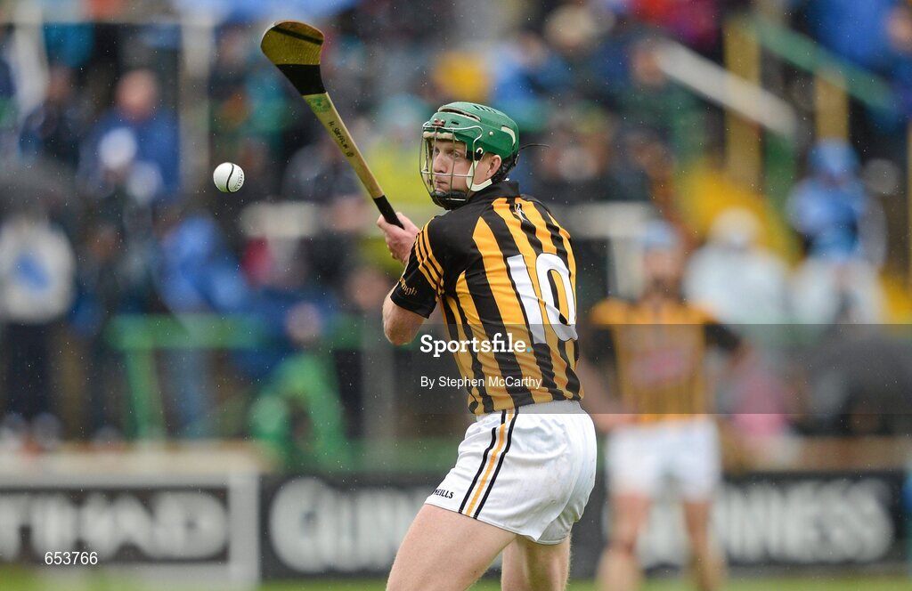 23 June 2012; Henry Shefflin, Kilkenny, scores his 500th championship point, from a free. Leinster GAA Hurling Senior Championship Semi-Final, Dublin v Kilkenny, O'Moore Park, Portlaoise, Co. Laois. Picture credit: Stephen McCarthy / SPORTSFILE
