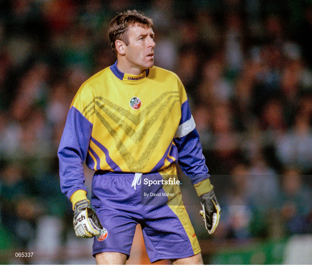 12 October 1994; Packie Bonner, Republic of Ireland goalkeeper. Soccer. Picture credit; David Maher / SPORTSFILE