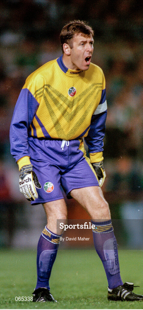 12 October 1994; Packie Bonner, Republic of Ireland goalkeeper. Soccer. Picture credit; David Maher / SPORTSFILE
