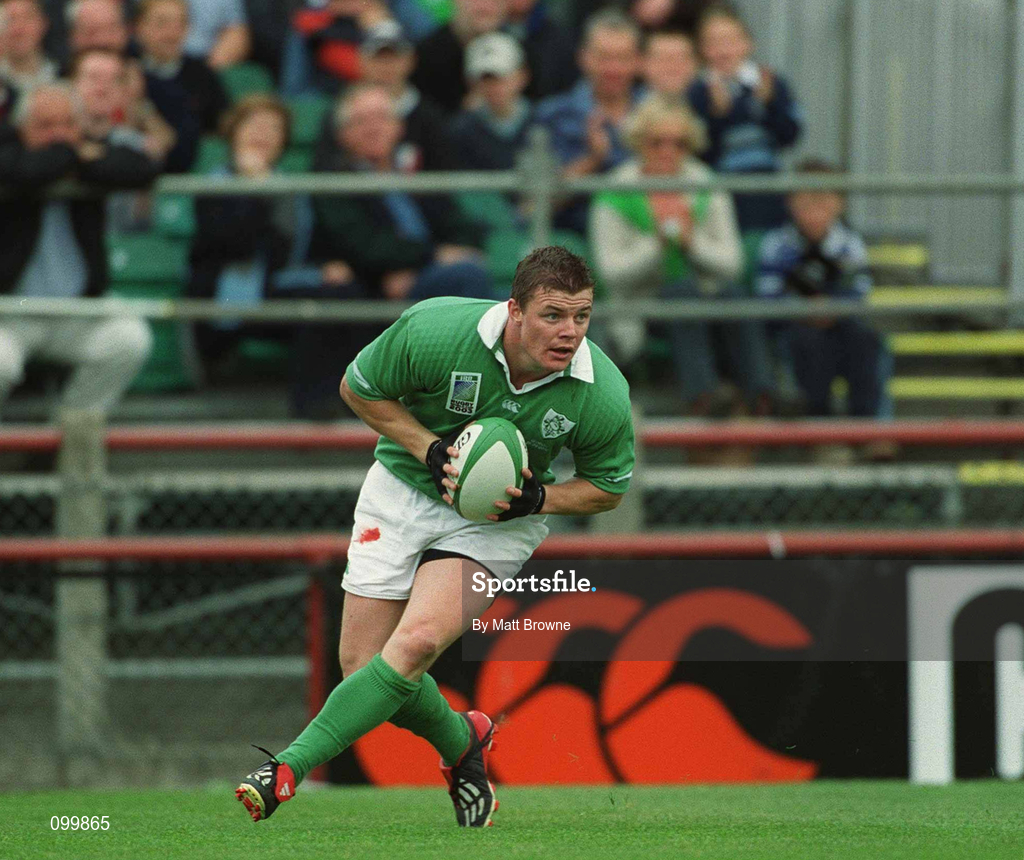 28 September 2002; Brian O'Driscoll of Ireland scores his side's third try during the Rugby World Cup 2003 Qualifier match between Ireland and Georgia at Lansdowne Road in Dublin. Photo by Matt Browne/Sportsfile