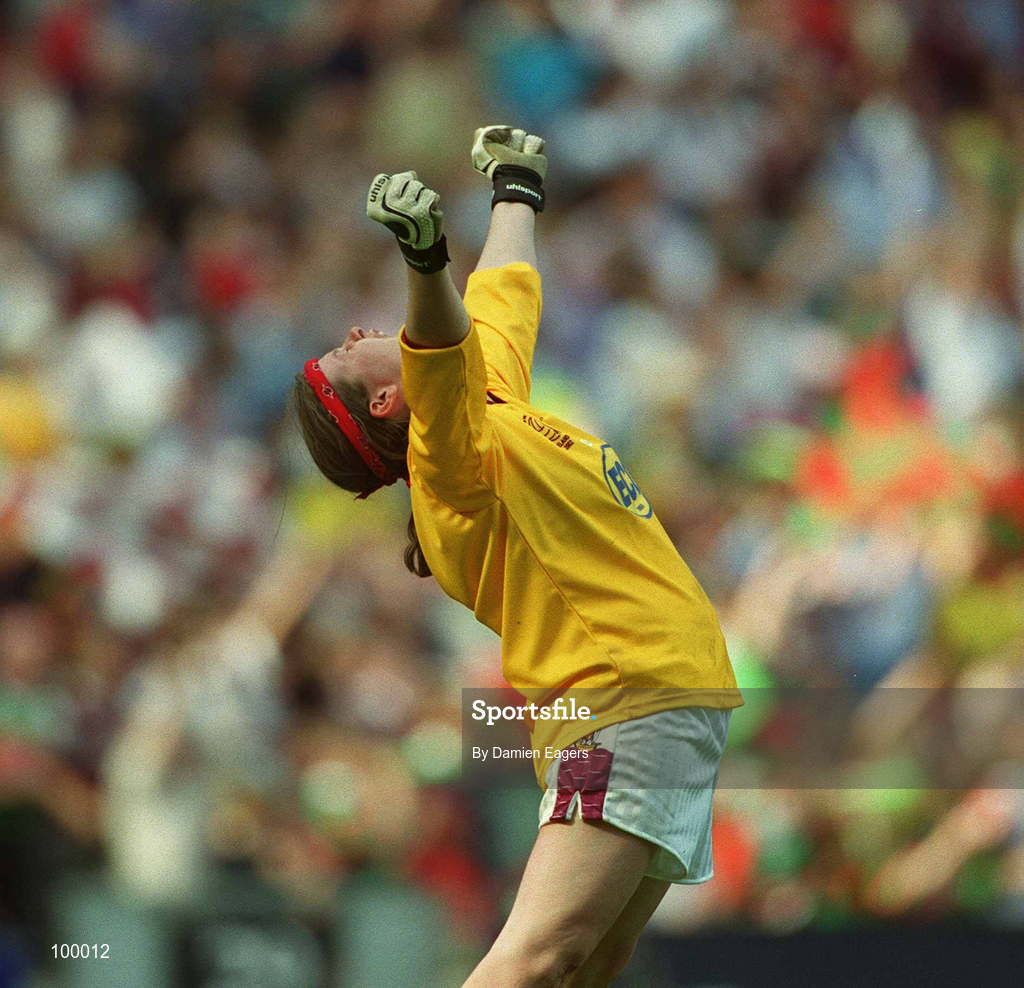 29 September 2002; Galway goalkeeper Johanna Connolly celebrates at the final whistle of the All-Ireland Ladies Junior Football Championship Final match between Galway and Donegal at Croke Park in Dublin. Photo by Damien Eagers/Sportsfile