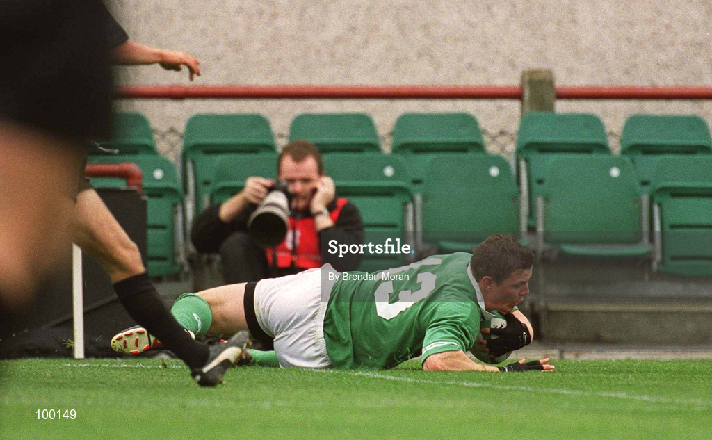 28 September 2002; Brian O'Driscoll of Ireland crosses the line for his side's second try during the Rugby World Cup 2003 Qualifier match between Ireland and Georgia at Lansdowne Road in Dublin. Photo by Brendan Moran/Sportsfile