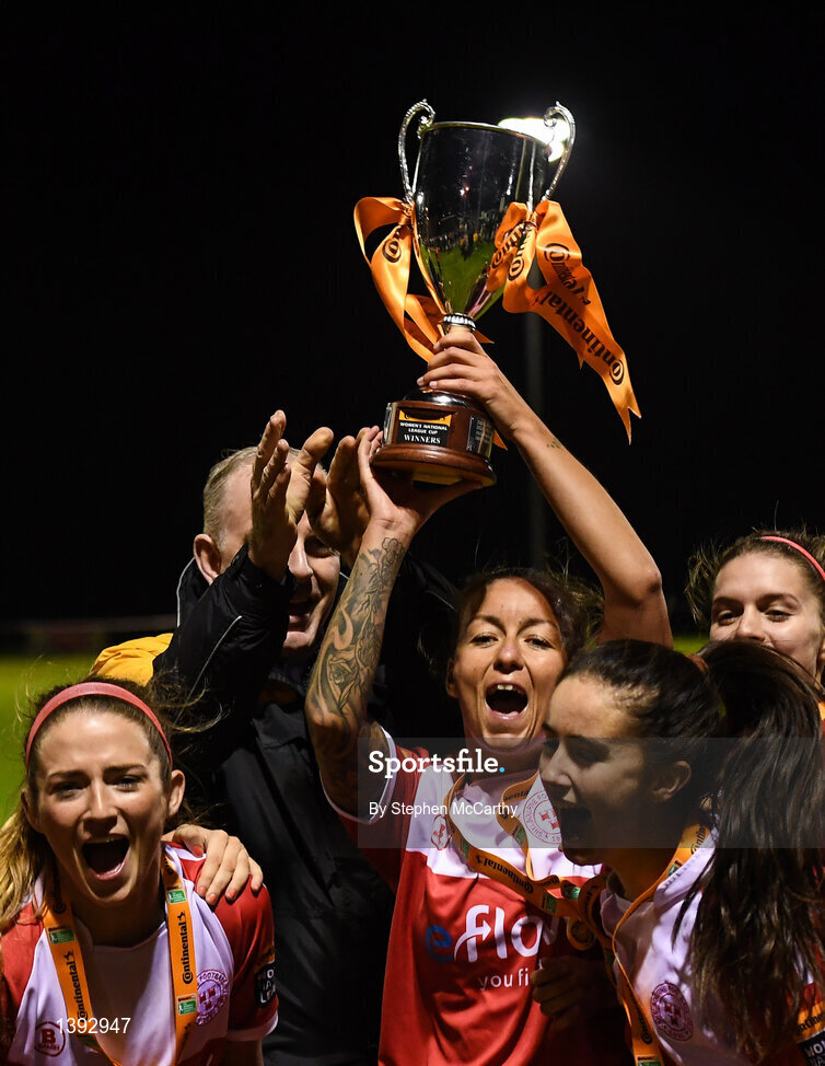 23 September 2017; Shelbourne Ladies captain Pearl Slattery lifts the cup following the Continental Tyres Women's National League Cup Final match between Peamount United and Shelbourne Ladies at Greenogue in Dublin. Photo by Stephen McCarthy/Sportsfile