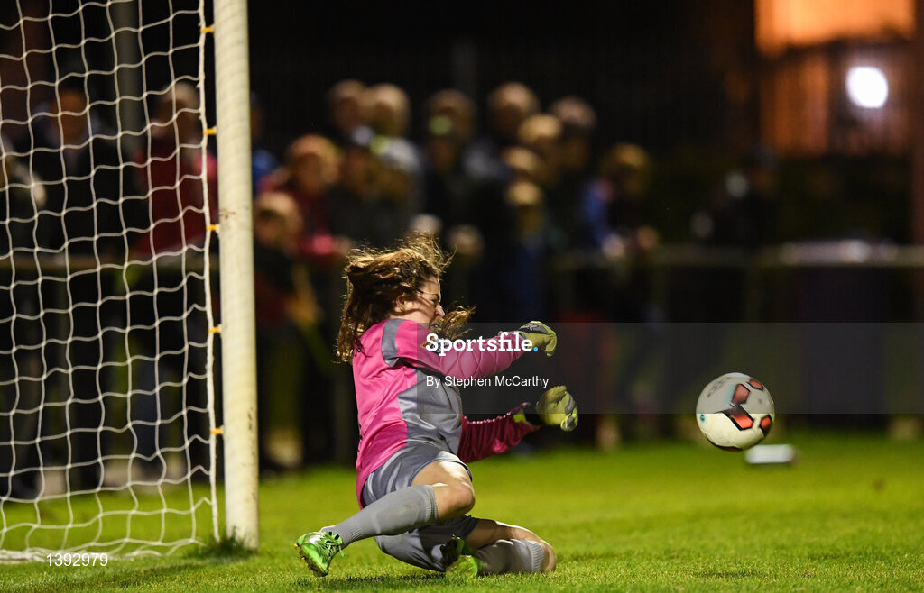 23 September 2017; Amanda McQuillan of Shelbourne Ladies makes a save in the penalty shoot-out during the Continental Tyres Women's National League Cup Final match between Peamount United and Shelbourne Ladies at Greenogue in Dublin. Photo by Stephen McCarthy/Sportsfile